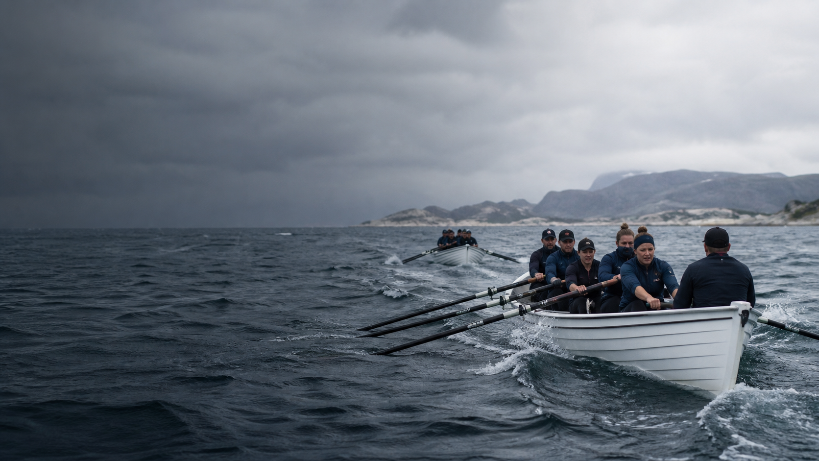 AI-mockup af flere coastalbesætninger på åbent vand under en bred horisont.